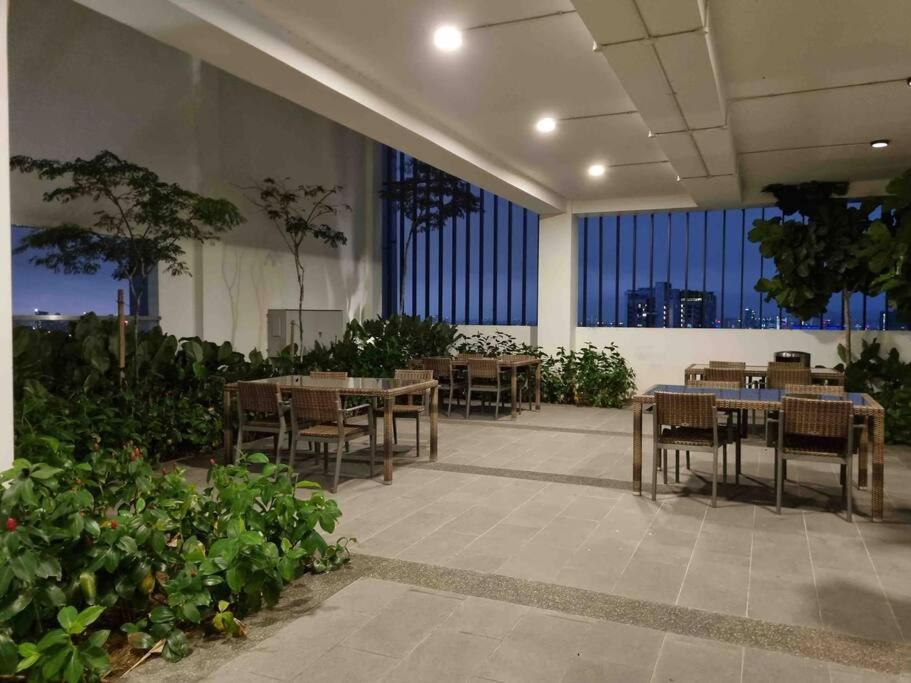 Revo Near Pavilion2 Stadium Bukit Jalil 4-5pax Kuala Lumpur