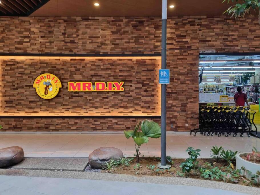Revo Near Pavilion2 Stadium Bukit Jalil 4-5pax *