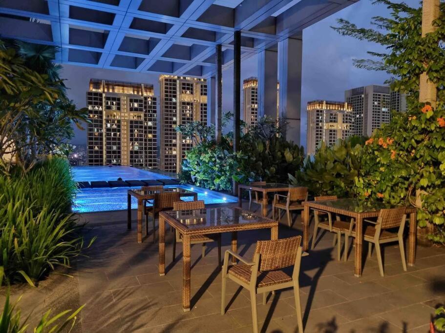 Revo Near Pavilion2 Stadium Bukit Jalil 4-5pax *