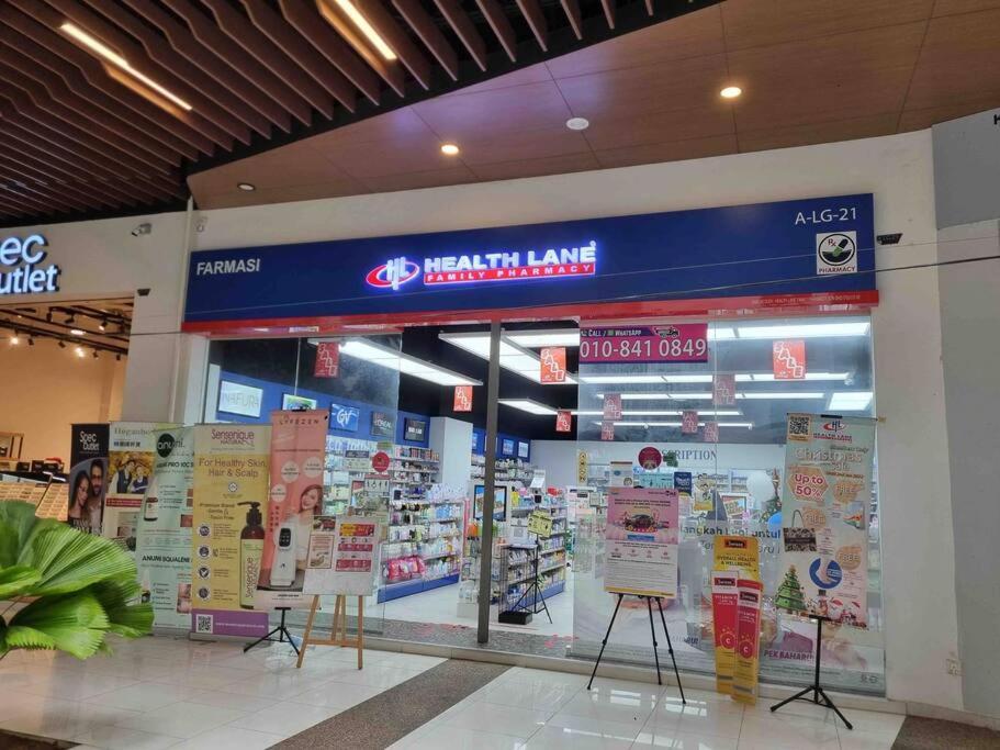 Revo Near Pavilion2 Stadium Bukit Jalil 4-5pax
