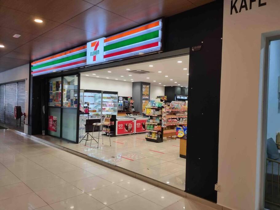 Revo Near Pavilion2 Stadium Bukit Jalil 4-5pax Pangsapuri