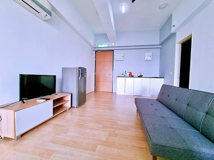 Revo Near Pavilion2 Stadium Bukit Jalil 4-5pax Pangsapuri