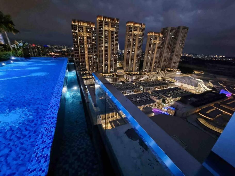 Revo Near Pavilion2 Stadium Bukit Jalil 4-5pax * Kuala Lumpur
